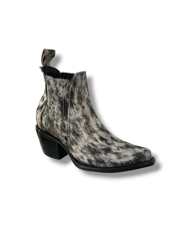 BOTIN DE DAMA PELO DE VACA HORMA PUNTAL TACON CUBANO