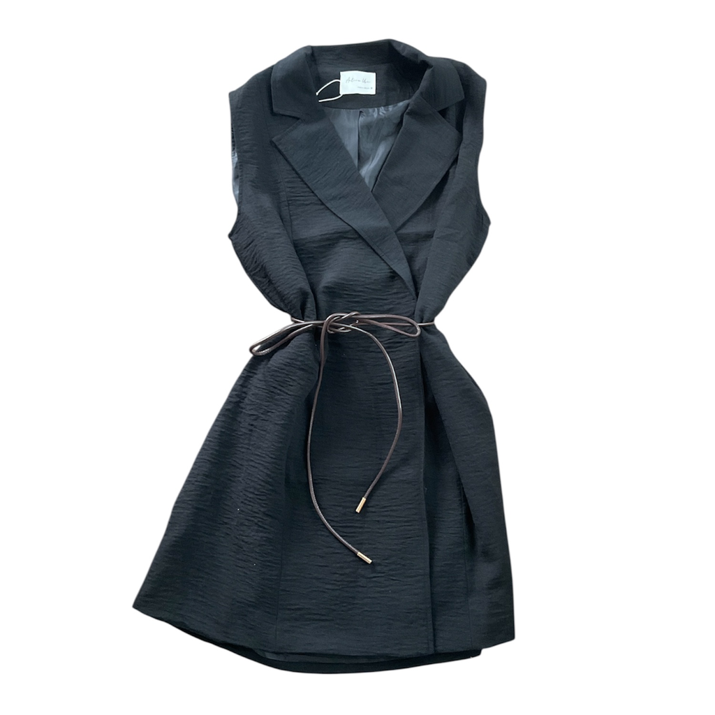 VESTIDO CORTO DE CUELLITO 