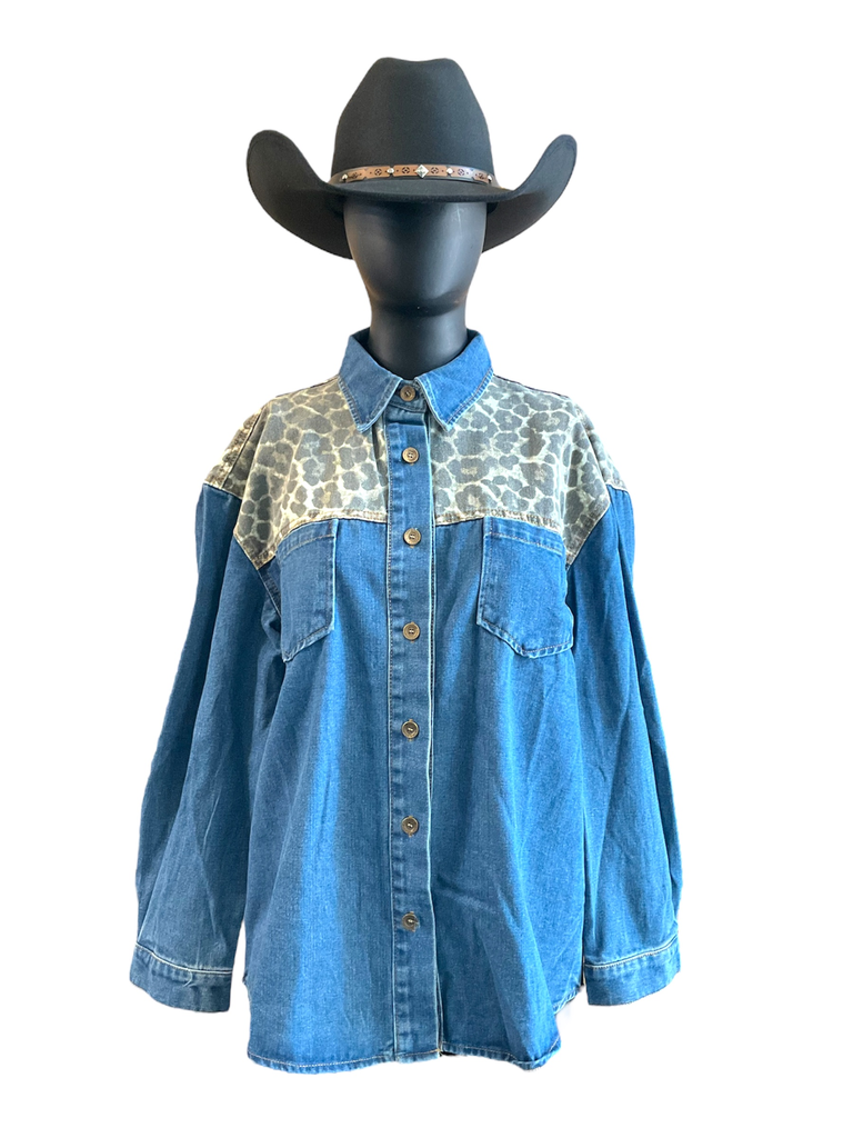 CHAMARRAS DE MEZCLILLA CON ESTAMPADO LEOPARDO 