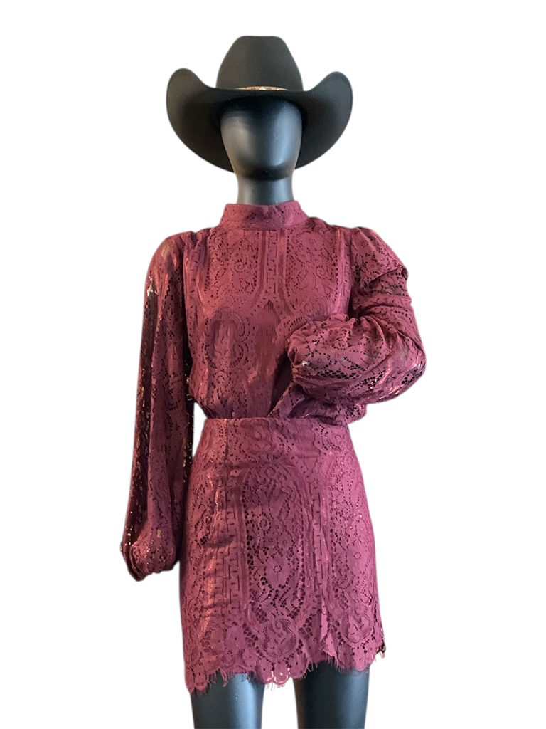 CONJUNTO ENCAJE BLUSA Y FALDA  