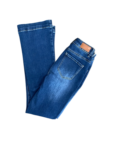 PANTALON DE MEZCLILLA CORTE VAQUERO CON BOTONES 